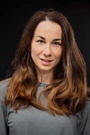 Portrait von Jennifer Pöll, Copyright Severin Koller