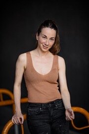 Portrait von Jennifer Pöll, Copyright Severin Koller